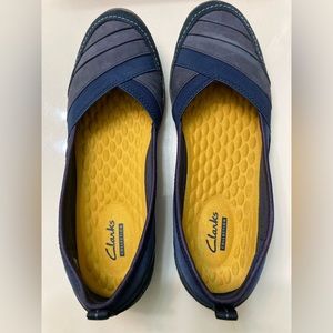 Clarks Haley Red Women’s Flats in Navy Marine      Size 6 1/2